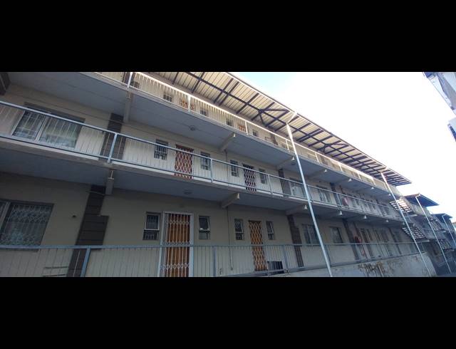 2 BEDROOM FLAT FOR SALE IN WOODHURST